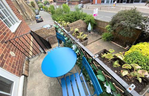 Redhill Town Centre 3 bed House near Gatwick Airport, easy commute to London - Foto 20