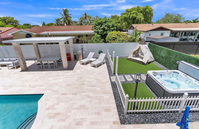 Luxury Escape: Pool, Hot Tub, Gym And More! 6 Bedroom Villa by RedAwning - Foto 49