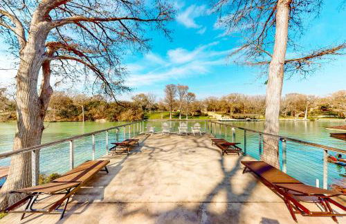 Lakefront home with hot tub, dock, kayaks, central AC, & great lake views - Foto 37