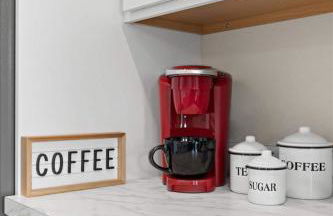 Crash with Class in this Townhome - Foto 10