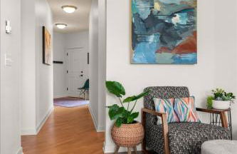 Chic 2BR • King Beds • Huge Patio • 95 Walk Score! - Foto 42