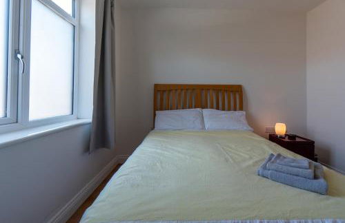 Luxury 1st floor modern flat, close to city with free parking - Photo 10