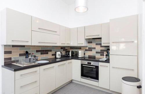 PRINCES COURT by BOURNECOAST- Holiday Apartment with Patio Garden, Parking and WIFI - FM8455 - Foto 2