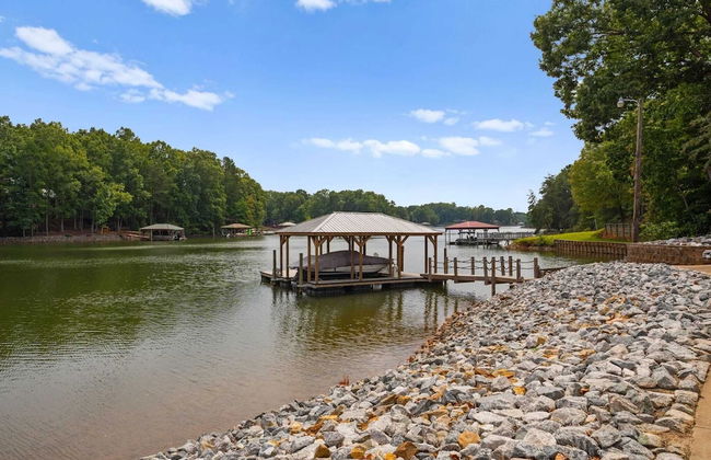 Whitetail Cove by Avantstay Lakefront w/ Pool + Private Dock Sleeps 20 - Photo 47