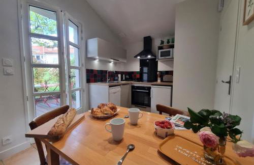 La Petite Bulle : Gîte Confortable et Moderne à Saint-Galmier - FR-1-496-293 - Foto 8