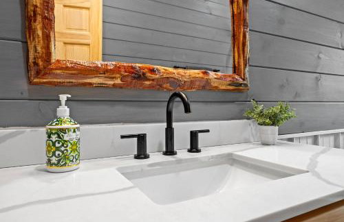 Pole Barn - Rustic 1BR Family Retreat with Open Views - Foto 31