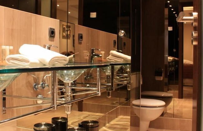 Apartment with Private Swimming Pool - Photo 23