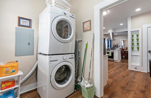 Bungalow Retreat! - Photo 10