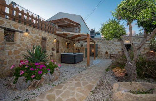Pamelas House with Jacuzzi - Photo 1