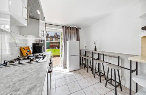 4BR North London I WiFi, Garden, Near Shops - Foto 20