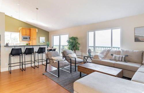 Ocean View Retreat Mins to Beaches & Trails - Photo 5