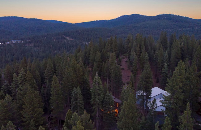 Wolfe by AvantStay | 5mins NorthStar! Fireplace, 2 Private Decks! - Photo 108