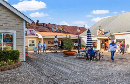 Sunshine House #2-Selfie-Friendly - Steps to Beach - Foto 40