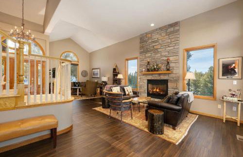 Stunning Mountain Retreat with View and Private Hot Tub - Foto 6