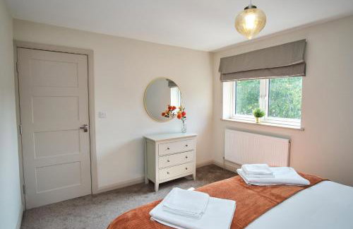 Spacious 4 Bed House Sleeps 6 Parking Garden in Loughborough - Foto 45