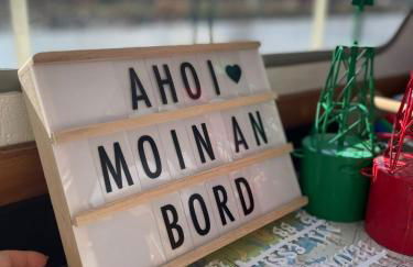 Süsses Motorboot - Bremen Überseestadt - Foto 3