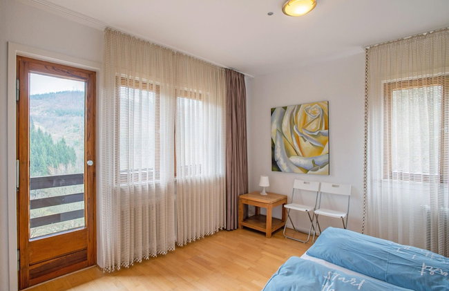 Spacious Holiday Home With Private Terrace - Photo 2
