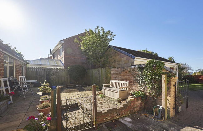 Host Stay Spring Cottage - Photo 15