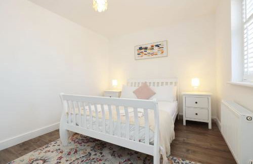 Contractor 4 Bed 3 Bath House Near Airport Parking Barry Island with Parking - Foto 27