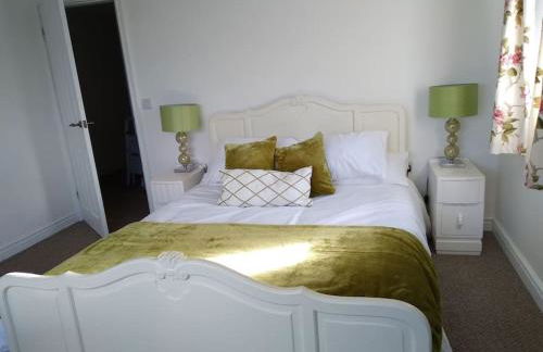 Staycation 3-bedroom home with panoramic views free off road parking - Foto 34