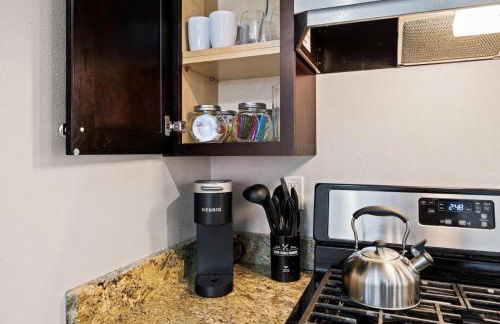 A Trendy Escape close to Downtown Peoria - Foto 28