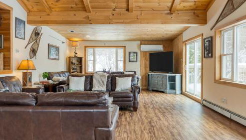 Mins to Hunter Mountain • Sleeps 36 • Pool Spa Games Bar Cozy Peaks Lodge by AvantStay - Foto 5, Other