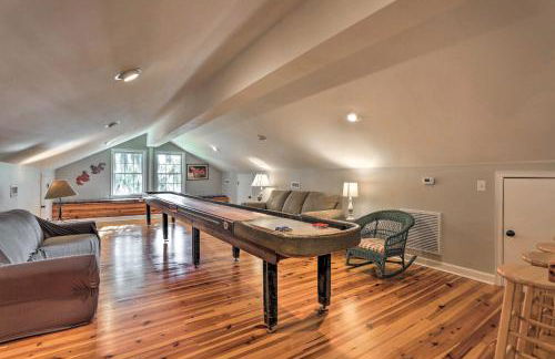 Lakefront Retreat with Game Room and Private Dock! - Foto 30