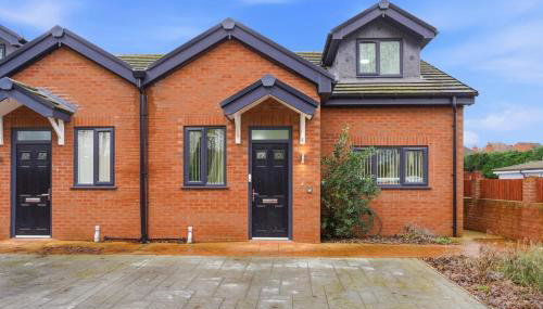 Spacious Ensuite Home near M6 with Driveway Parking - Foto 3