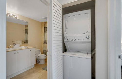 1 BR King- Rooftop Pool close to beach Casa Costa - Foto 17