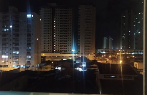 Apto Com Sacada e Ar Condicionado a 2 minutos da Praia - Foto 28