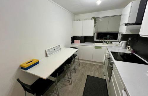 Bright and Spacious 2 Bed Flat Sleeps 5 - Foto 16