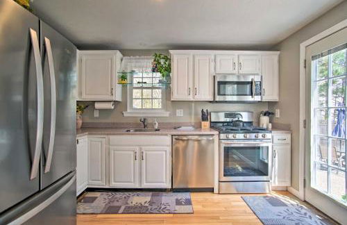 5 Mi to Beach Cape Cod Getaway with Grill - Foto 8