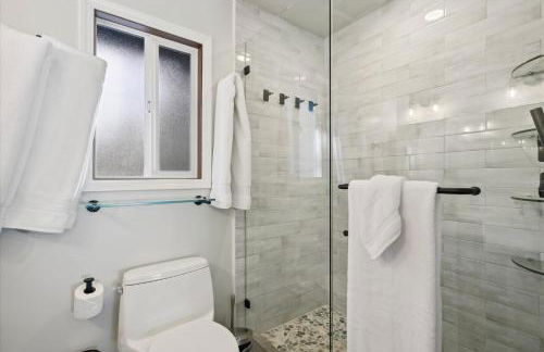 Cobalt Cabin by Tahoe Getaways - Beautifully Remodeled Pet Friendly 3 BR with Hot Tub & EV - Foto 13