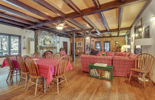 Great for Gatherings! Lakefront Ticonderoga Villa - Foto 6