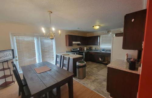 Great 4BR Home Near Emerald Pointe & Downtown - Foto 64