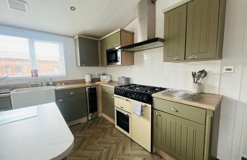 Hedgerow Lodge with Hot Tub - Foto 4