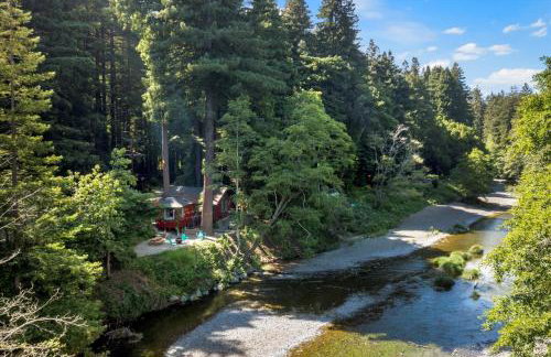 Cozy Creek Cabin - On Austin Creek Hot Tub - Dog Friendly - BBQ Grill - Fast WiFi - Foto 12