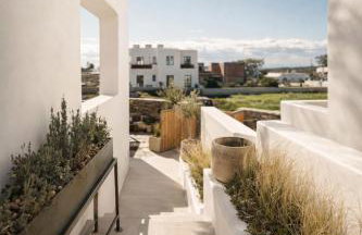 REYA suites - Photo 17