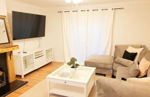 Specious 3bed property with parking & large garden - Foto 4