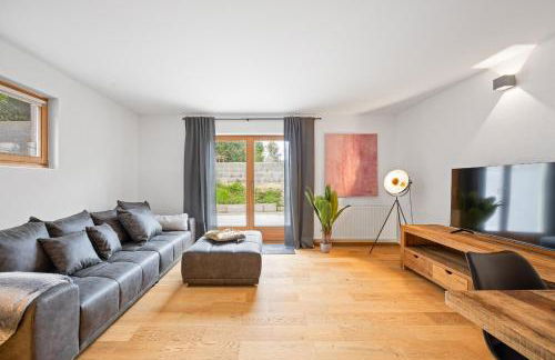 Moderne Ferienwohnung mit Bergblick und großer Terrasse nahe Simssee, Chiemsee und Autobahn A8 Salzburg - München - Foto 15