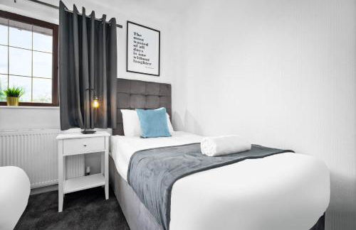 Three Bedroom House - Garden Space - Parking Included - Netflix Access - Parking - 74B - Foto 39