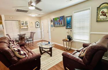 Family Cottage 1 mile to Carolina Beach - Foto 1