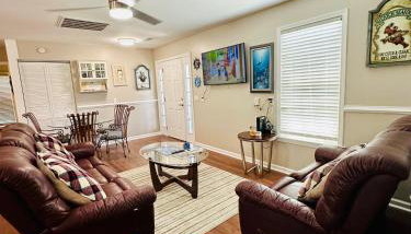 Family Cottage 1 mile to Carolina Beach - Foto 1