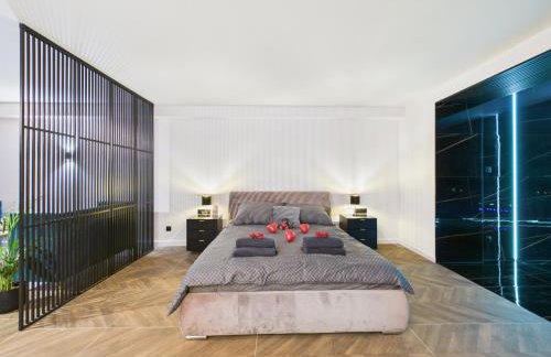 Jacuzzi LoveAparts Marki Romantic Getaway - Photo 30