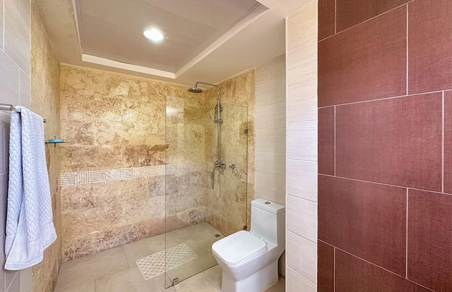 Incredible 3 BR Penthouse w BBQ Jacuzzi - Photo 17