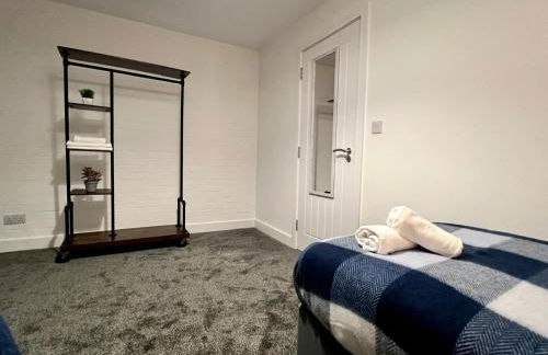 Borage House- Crawley,3BR House, Wifi, Parking, Close to Gatwick Airport, Contractor friendly, short and long term stays welcome - Foto 19