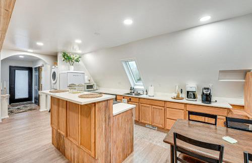 Walk to Fox Lake Pet-Friendly A-Frame with Fire Pit - Foto 7