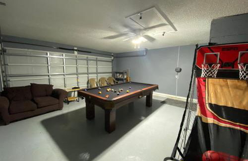 3 Bedroom Villa with Poolside Cinema and Games Room Close to theme Parks sleeps 6 - Photo 67