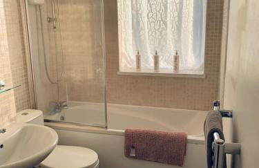 Aylesbury Apartment for Contractors and Holidays - FREE Parking for cars and vans - Foto 24