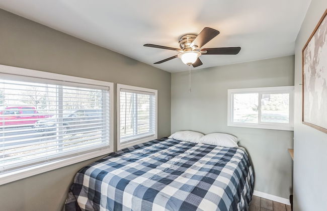 Cozy Lakefront Studio On Long Lake! Home by RedAwning - Foto 3